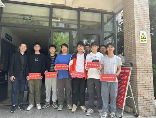 b7e99b98b030c2591fddf2799c925db